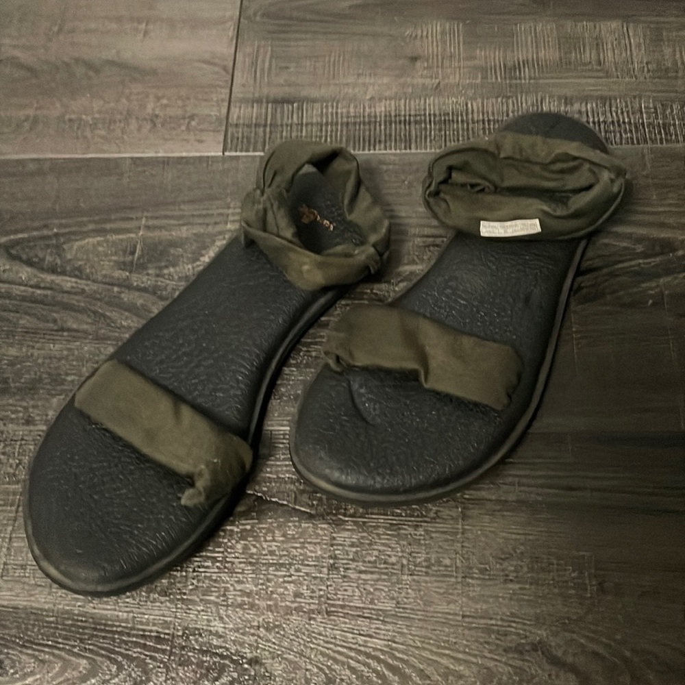 Sanuk yoga mat flip flops